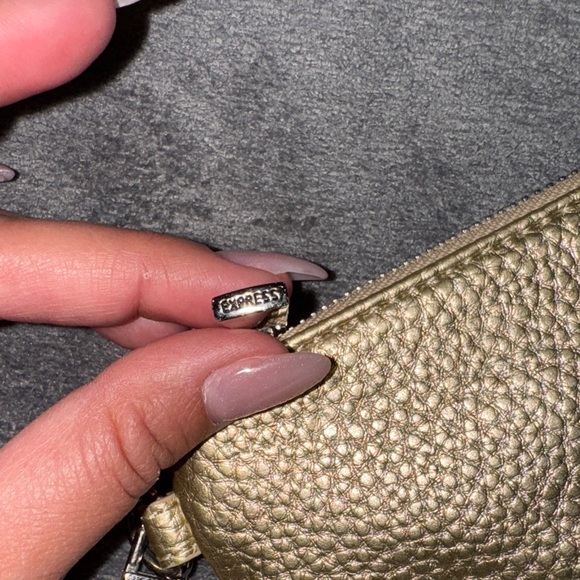 EXPRESS- Gold Textured Clutch Set - Picture 5 of 17